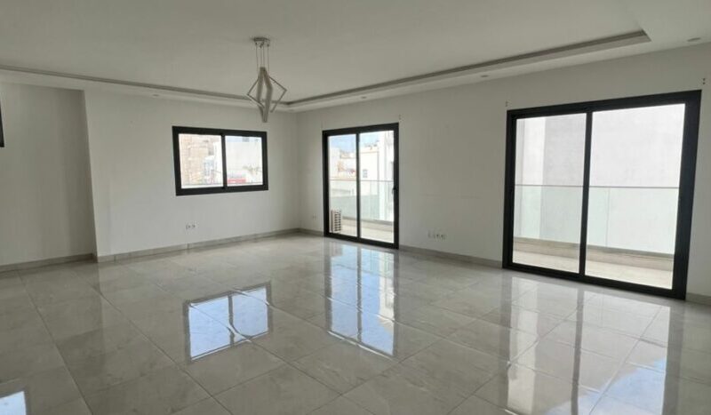 Duplex à louer Mamelles cité Mbackiyou Faye