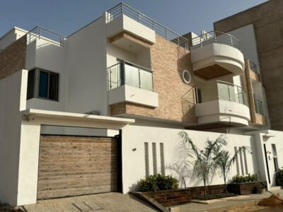 Immeuble R+2 à louer – Mamelles