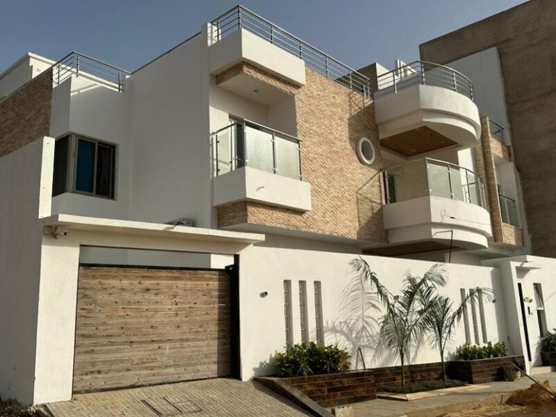 Immeuble R+2 à louer – Mamelles