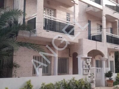 Immeuble R+2 A VENDRE aux Mamelles dans une zone calme et accessible