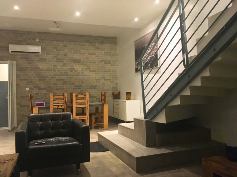 À LOUER – Duplex Meublé avec Piscine à Mermoz